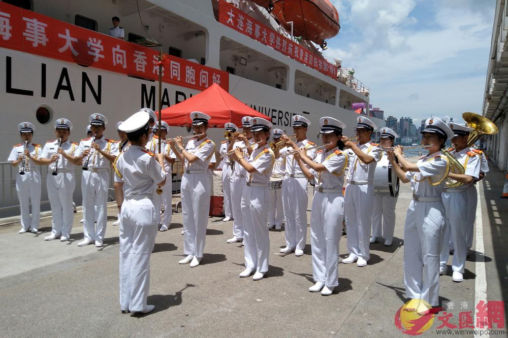 大連海事大學軍樂隊演奏迎賓曲