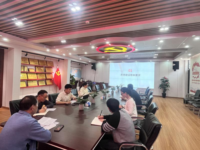 学校召开深入贯彻中央八项规定精神学习专题会议2.jpg