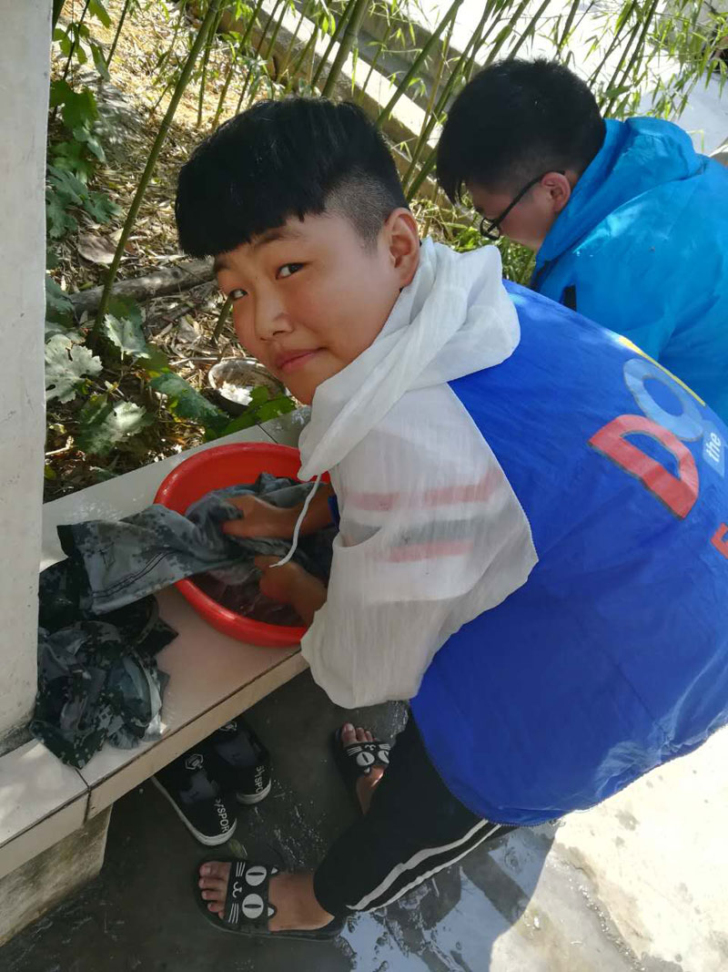 欧博abg官方网站老师教学生洗衣服