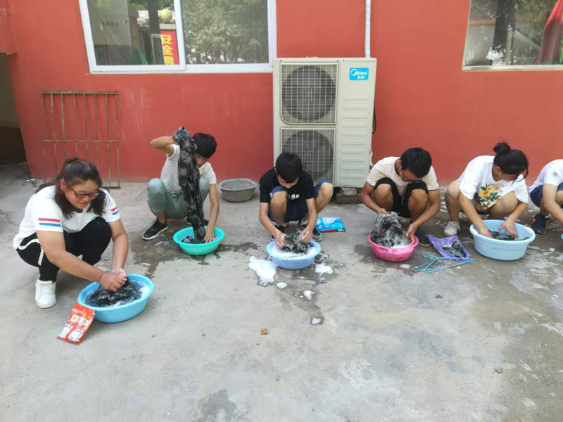 欧博abg官方网站老师教学生洗衣服