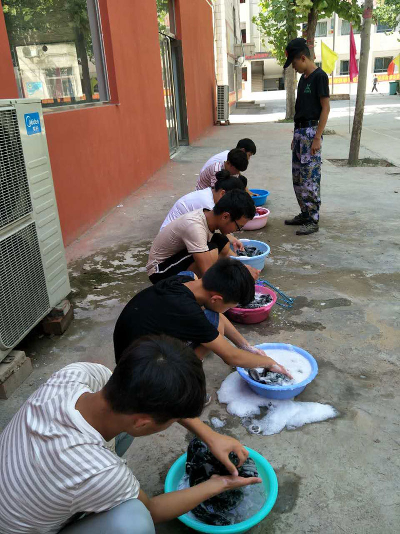 欧博abg官方网站老师教学生洗衣服